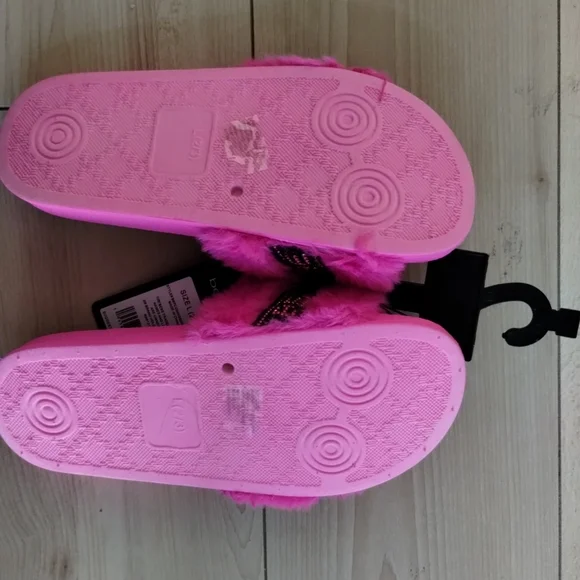 Slippers - Picture 3 of 3